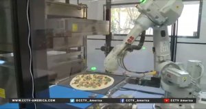 Робот который помогает готовить пиццу