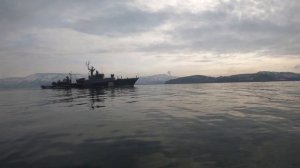 КРАБ! ? Как ловят краба на Камчатке. Живой деликатес у нас в лодке!? Военные корабли как охрана?