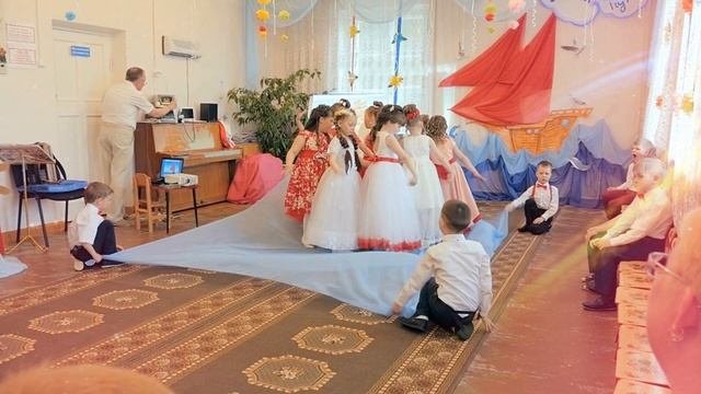Чайка над морской волной. КРАСИВЫЙ ТАНЕЦ выпускников.