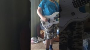 демонстрация Бас гитары Denn