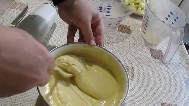 Шарлотка с яблоками и бананами, простой и вкусный рецепт