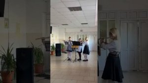 Девочки играют на флейте (Студия Varichev)