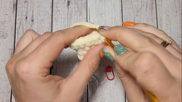 ?ОЛЕНЬ КРЮЧКОМ С ПЛЮШЕВОЙ ПРЯЖИ?crochet deer?gehäkeltes Reh смотреть онлайн