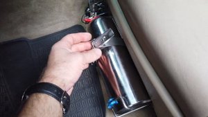 Toyota Land Cruiser 200 Правильная установка огнетушителей.