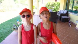 GIORGIA E ILARY DIVENTIAMO VERI BAGNINI PER 24 ORE!