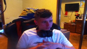 Кизару расист