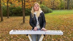 Осенний поцелуй на пианино - Алла Пугачева