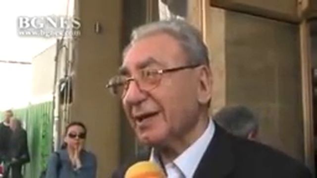 Поклонение пред тленните останки на композитора Тончо Русев смотреть онлайн