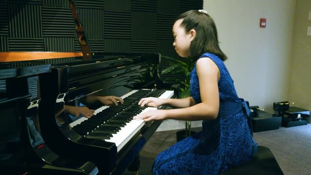 Queena Bao plays Little Bamboo Raft by Fu смотреть онлайн