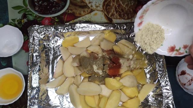 Картошка в духовке. Картошка по деревенски. Картошка дольками смотреть онлайн