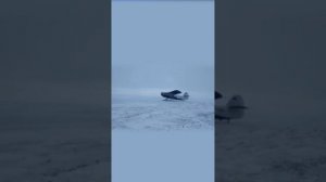 Ан-2 сдувает при посадке в ураган
