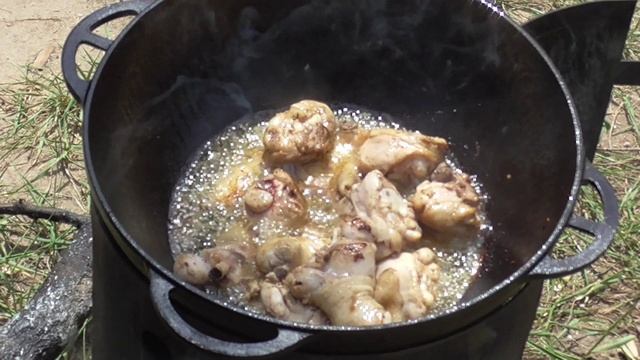 Вкусное Чахохбили в казане с картошкой на костре