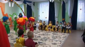 Осенний утренник "Стрекоза и муравей" подг.гр.