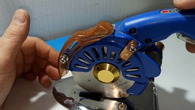 Раскройный нож VMA V-T100D-BL (blue) дисковый. Одна из наших позиций раскройного оборудования. смотреть онлайн