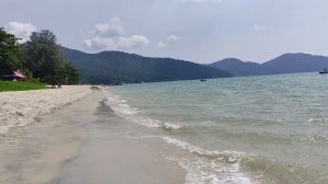 Пляж Бату Ферринги:  на острове Пенанг, прилив Андаманского моря , Малайзия". Обзор пляжа и советы.
