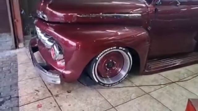 Pickup Ford F3 1951 - Restaurada e Personalizada смотреть онлайн