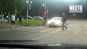 Велосипедист сбил пешехода.