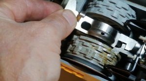 На зигзаге игла перемещается в нижнем положении.Veritas 8014/35" Видео № 45