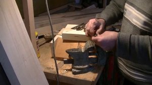 Расклепка и заклепка кусков цепей бензопилы