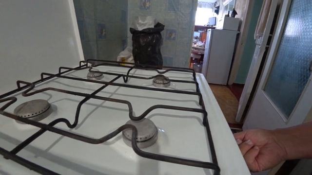 ура наши курочки снесли первое яичко теперь нужно понять почему яйцо на полу а не в гнезде