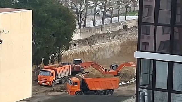 #Анапа сегодня ? Строительство ЖК "Центральный" идёт полным ходом, несмотря ни на что смотреть онлайн