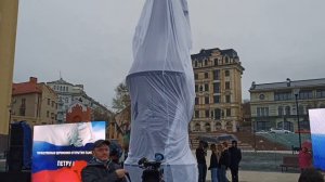 По дороге за хлебушком!Перед открытием памятника Петру Первому в Саратове.Рассказывает Сергей Уткин