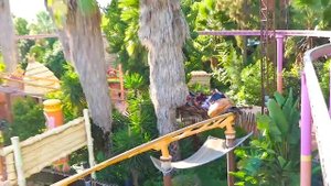 Алиса купила ДРАКОНА в ПАРКЕ РАЗВЛЕЧЕНИЙ для детей PORT AVENTURA Spain