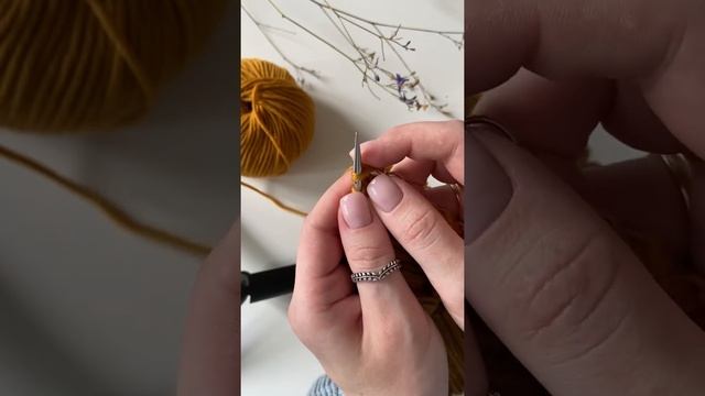 УБАВКИ НА ШАПКЕ-ТЫКОВКЕ С РЕЗИНКОЙ 2*2 | Как красиво закрыть самую популярную шапочку в Инстаграм смотреть онлайн