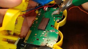 Почему джойстик от пс3 playstation 3 не зарежается от зарядного на телефон ?