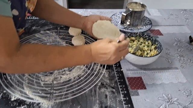 Сырные лепешки, с яйцом и зеленым луком ?️? смотреть онлайн