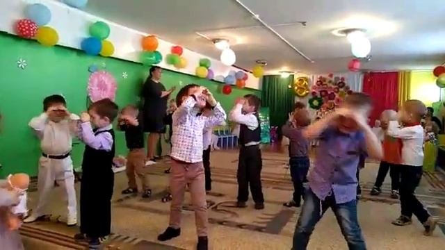 Танец мальчиков на 8 марта