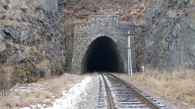 Виадуки на Байкале через речку Большая Крутая Губа: пешком по КБЖД смотреть онлайн