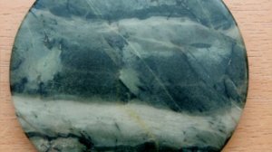 Магия камня. Горные породы Змеиногорского района: Белорецкий кварцит и ревнёвская яшма. Царица ваз.