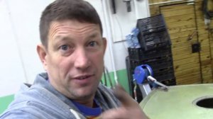 Лодка ОБЬ-1 в ремонте. Разбор лодки Обь 1 перед полной покраской. Снимаем ветровое стекло. Тюнинг.