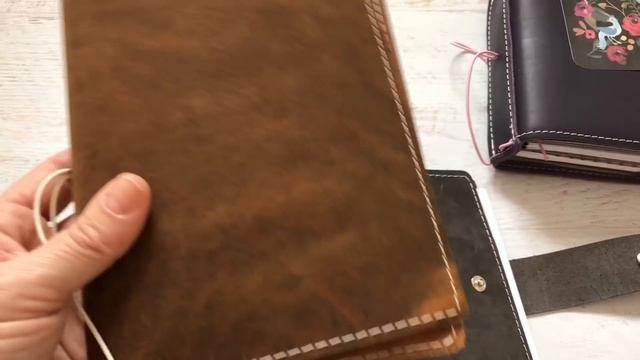 Mystics Little Gifts | Traveler’s Notebook | Leather Comparison смотреть онлайн
