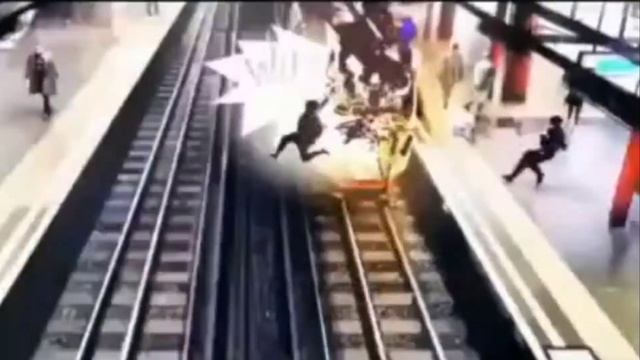 парень украл безплатный пакет из пятерочки смотреть онлайн