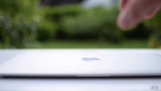 Unboxing: 13" MacBook Air (Mid 2014) [German/Deutsch] смотреть онлайн