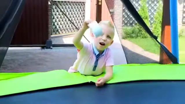 МИСТЕР ТИША пранк над братом - новый канал Mister Tisha видео для детей смотреть онлайн