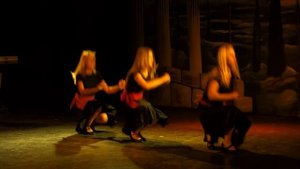 красивый греческий танец - девушки