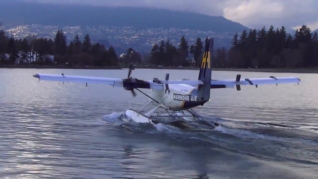 DeHavilland DHC-6 Twin Otter backing up смотреть онлайн