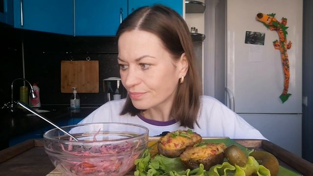 МУКБАНГ КРОШКА КАРТОШКА/САЛАТ ЧАФАН/MUKBANG HALK FAMILY ЕДА