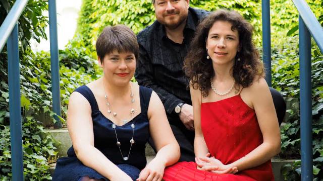 Antonín Dvořák: Dumka No.4, The Bergerettes Trio, Prague смотреть онлайн