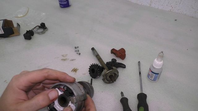 Не запускается двигатель Audi 80 Б4 АБК. Замена датчика холла. Метки ГРМ. Выставление зажигания. смотреть онлайн