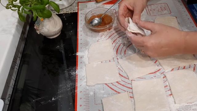 Пирожки с персиковым вареньем. #домашние_пирожки #выпечка #пирожки_с_вареньем #galina_podleskikh