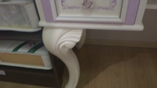 Стол. Рабочий стол. Детский письменный стол для учебы.
