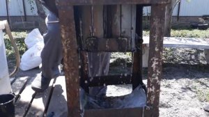 Делаем брикеты для отопления.