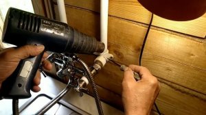 Ремонт феном течи в соединении пластиковых труб  Repair of leaks of plastic pipes with a hair dryer
