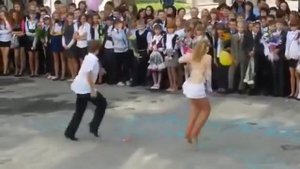 Танец на выпускном в Украине взорвал интернет!!!