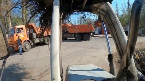 Утро в Новокуйбышевске начинается с зарядки.Грузим ветки.Возвращаюсь на трех колесах.