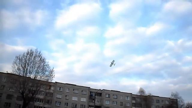 Первый полет самолета потолочки